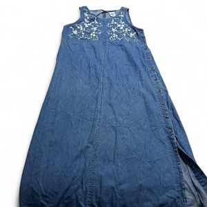 Erika & Co. Floral Embroidered Blue Denim Sleeveless Dress size Medium *w/flaw*